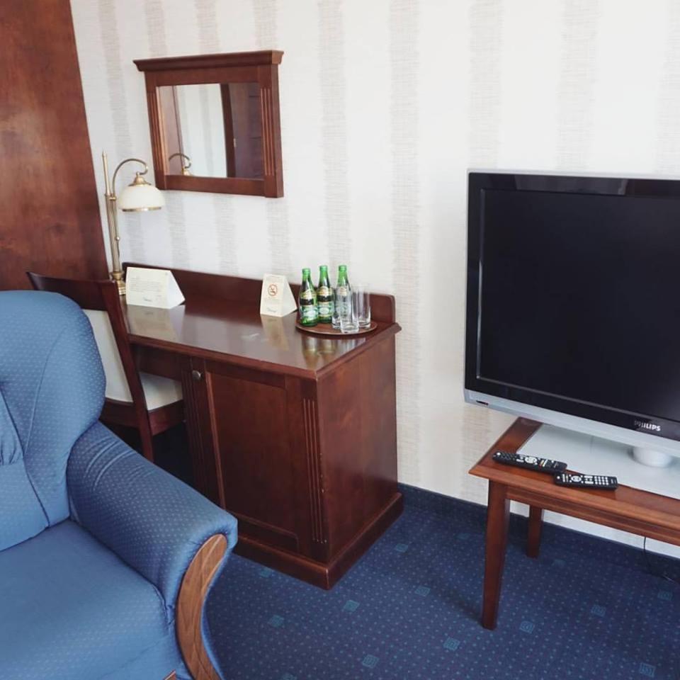 Hotel Mistral Marki  Bagian luar foto