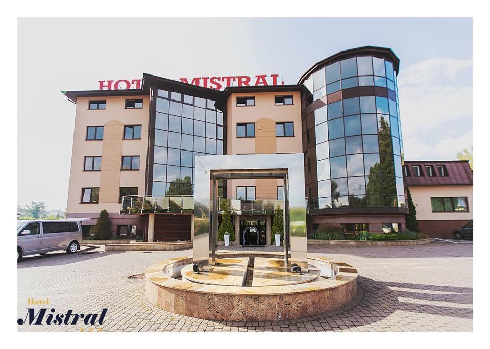 Hotel Mistral Marki  Bagian luar foto