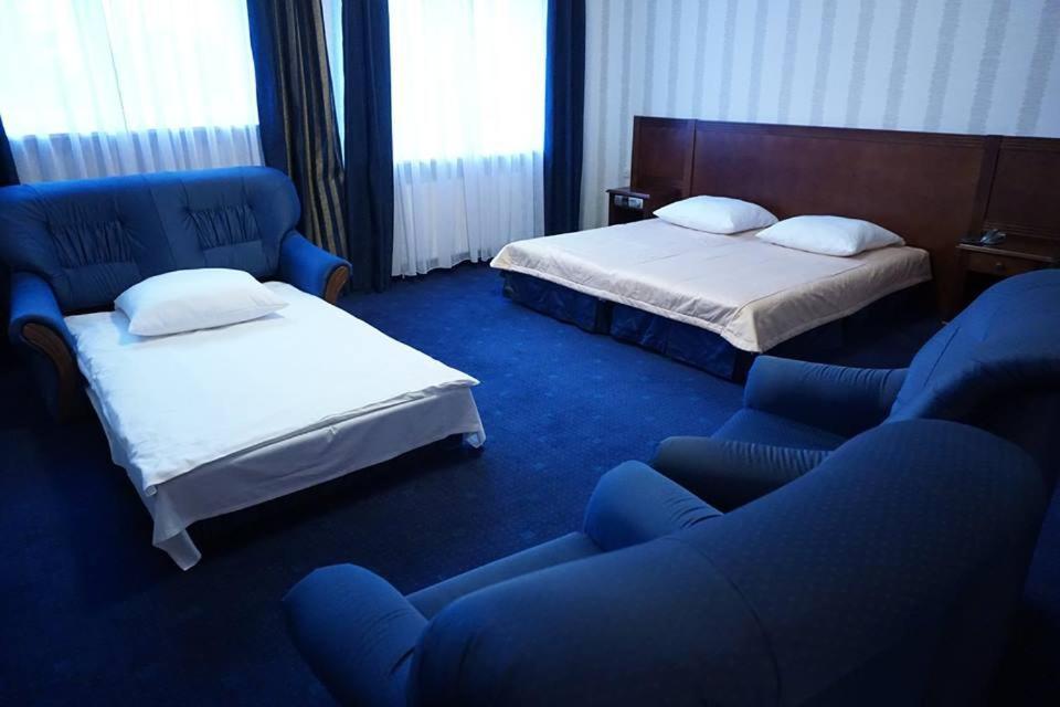Hotel Mistral Marki  Bagian luar foto
