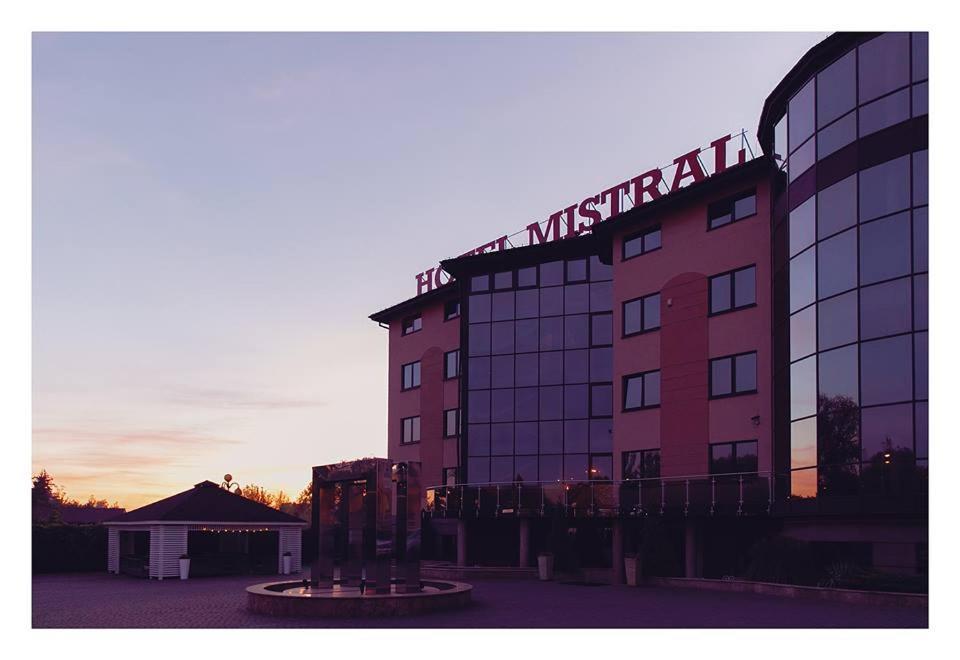 Hotel Mistral Marki  Bagian luar foto