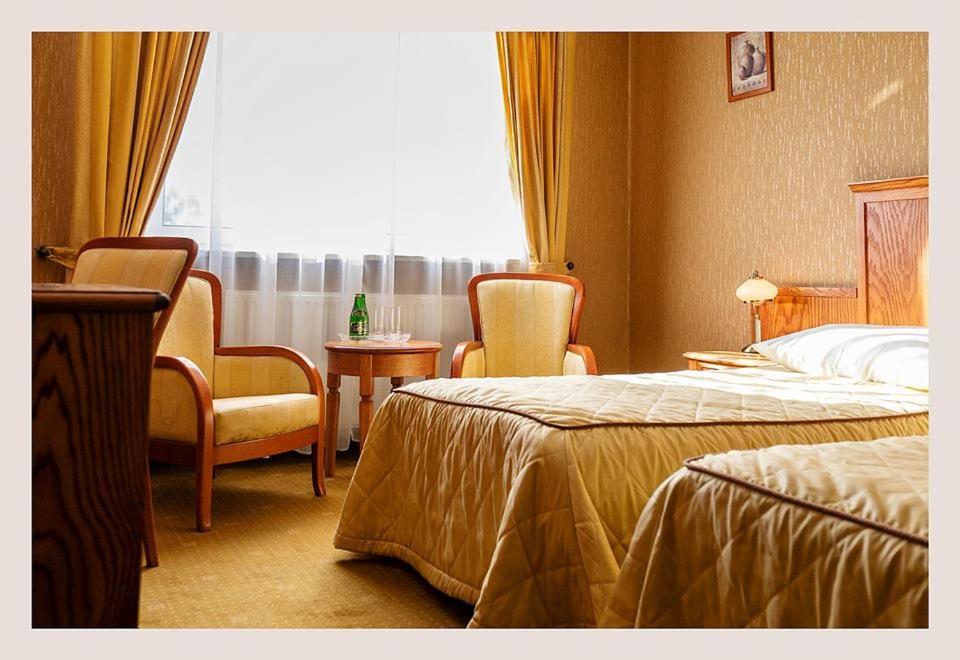 Hotel Mistral Marki  Bagian luar foto
