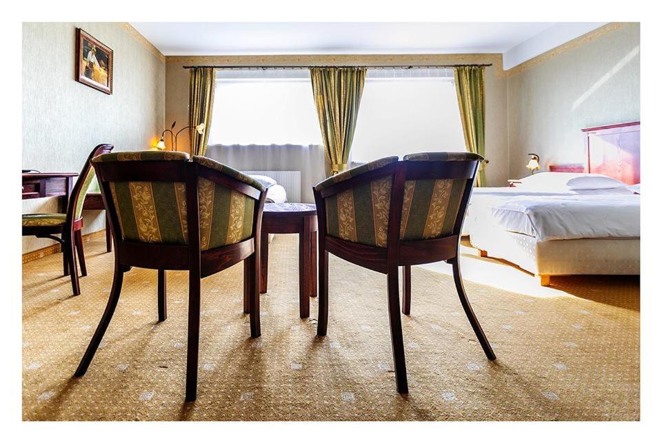 Hotel Mistral Marki  Bagian luar foto