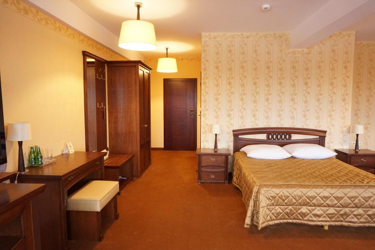 Hotel Mistral Marki  Bagian luar foto