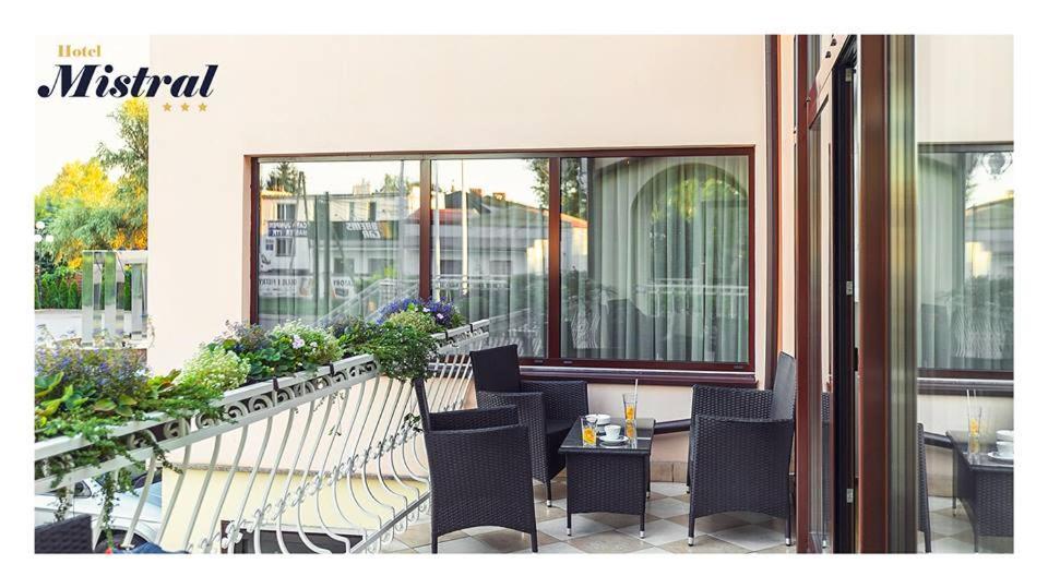 Hotel Mistral Marki  Bagian luar foto