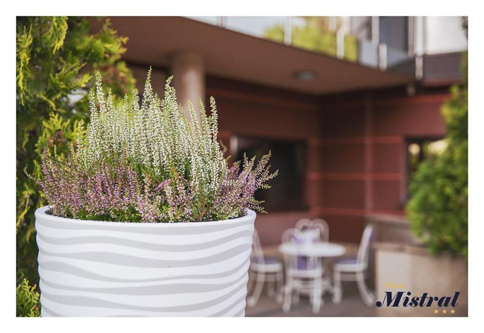 Hotel Mistral Marki  Bagian luar foto