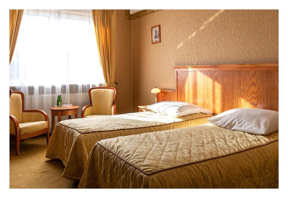 Hotel Mistral Marki  Bagian luar foto