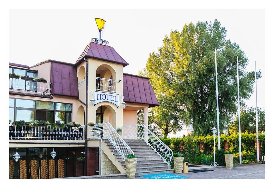 Hotel Mistral Marki  Bagian luar foto