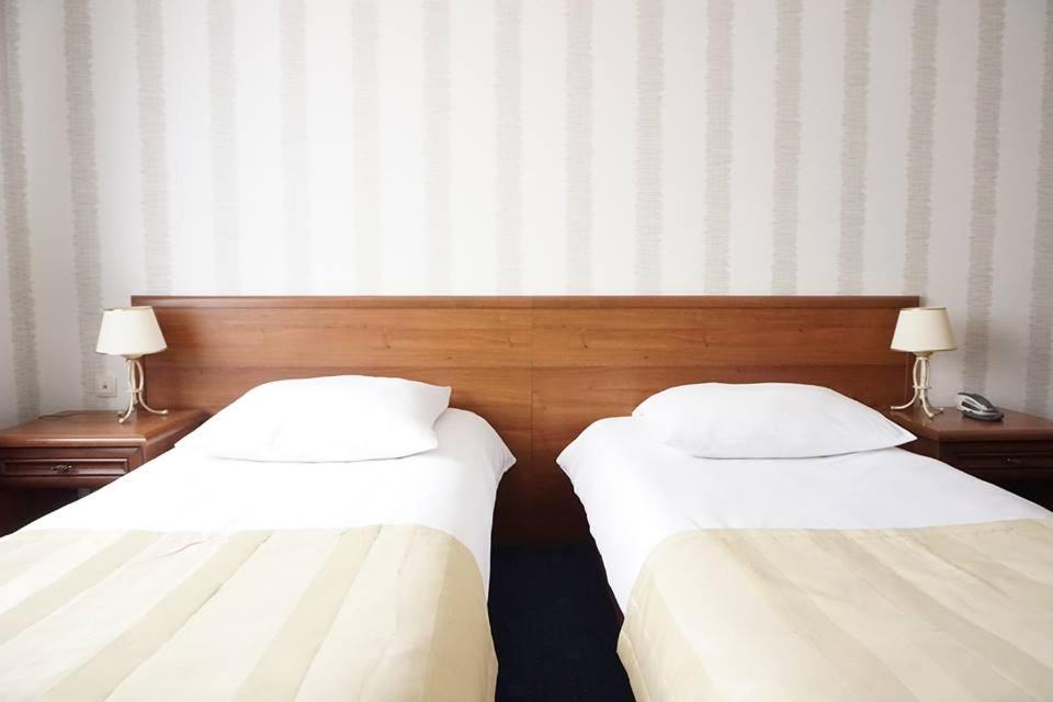 Hotel Mistral Marki  Bagian luar foto